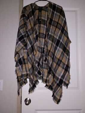 Steve Madden Plaid Fringe Open Poncho - Black, Tan & Cream NWT